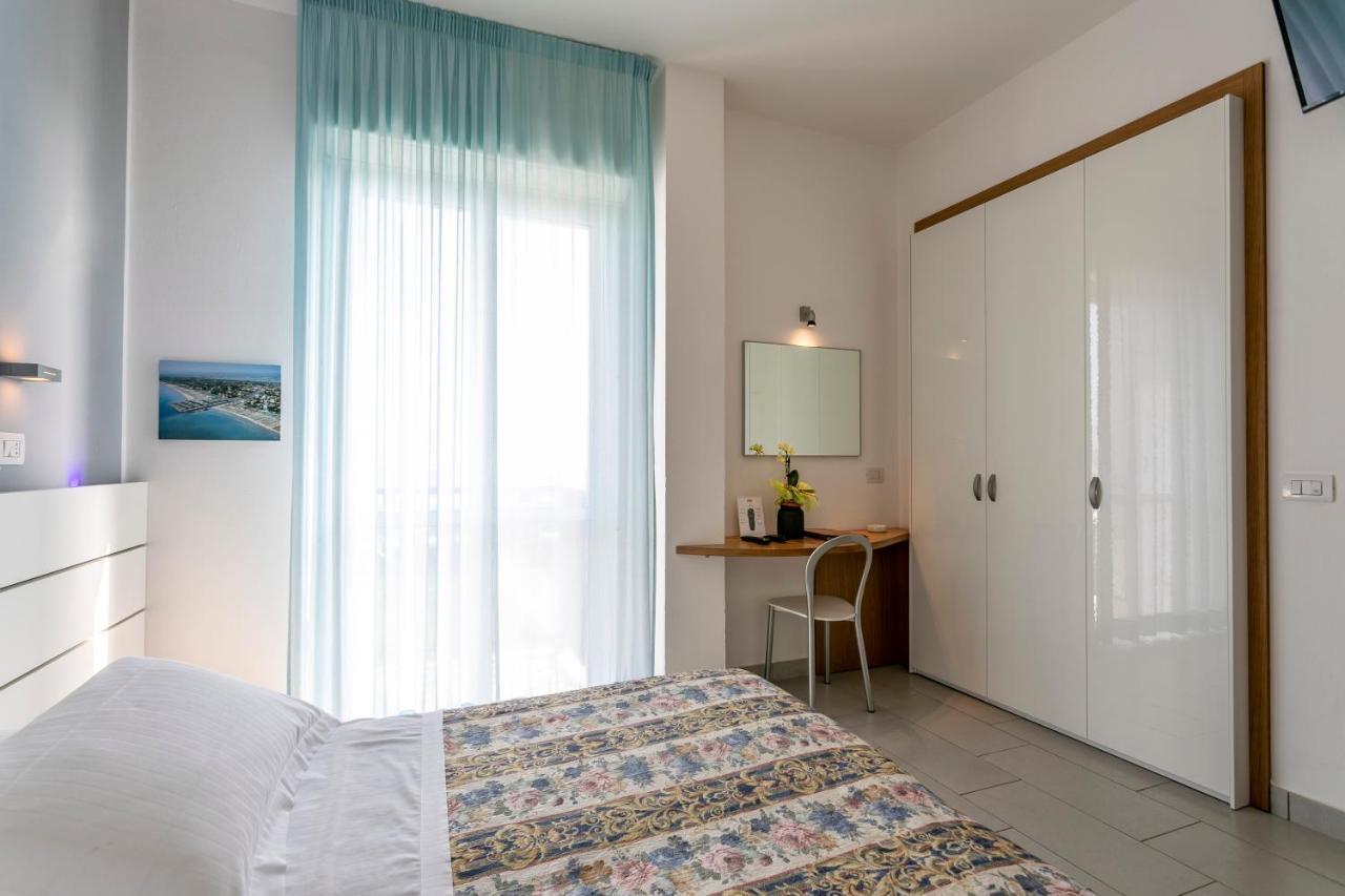 Hotel Baya - In Centro, Sul Mare Milano Marittima Eksteriør bilde