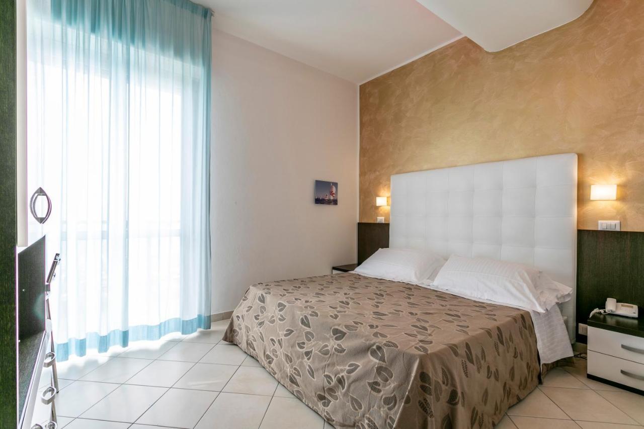 Hotel Baya - In Centro, Sul Mare Milano Marittima Eksteriør bilde